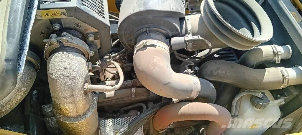 Komatsu WB 93 S-8 Kazıcı yükleyiciler - beko loder