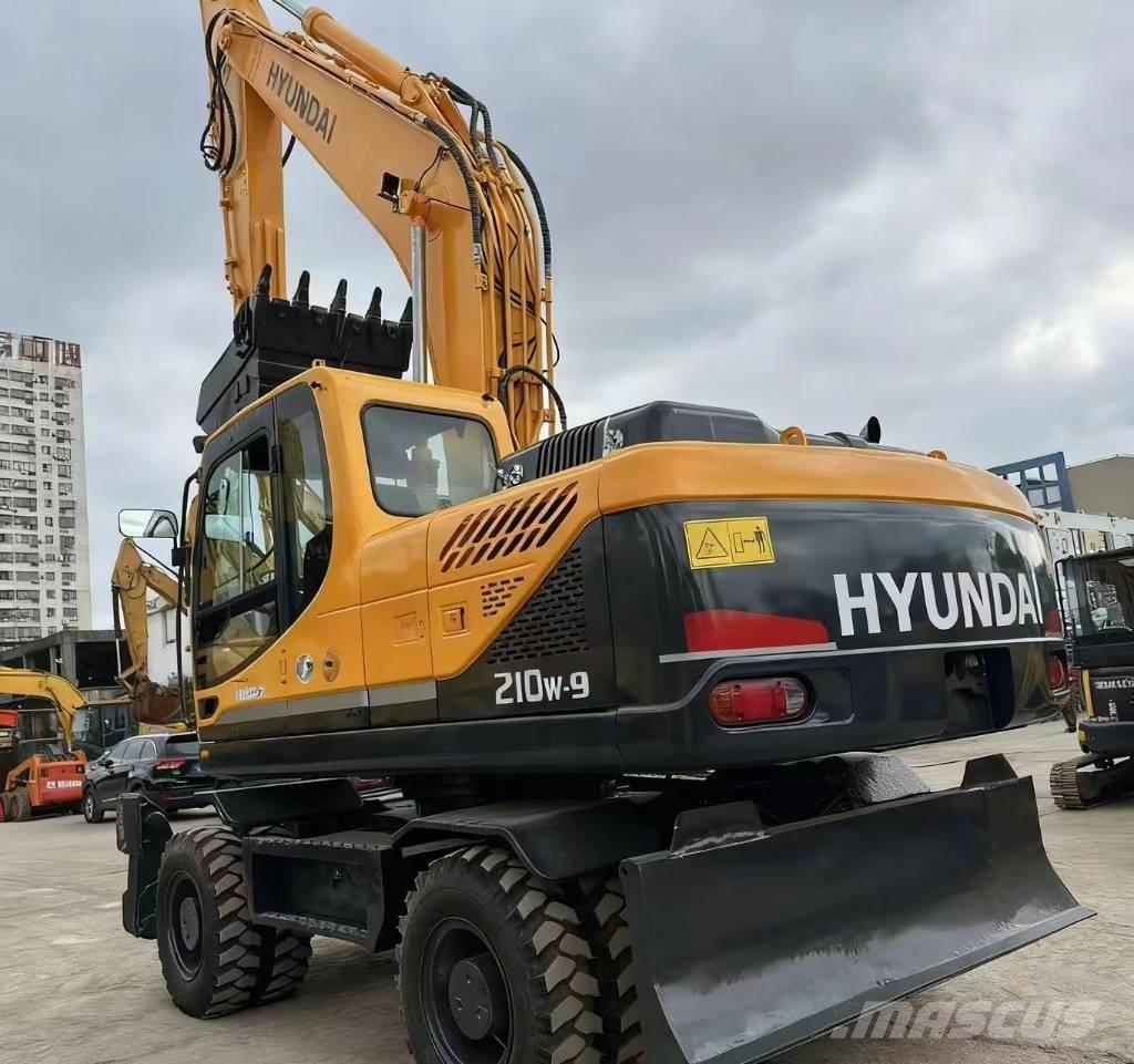Hyundai 210W -9 Lastik tekerli ekskavatörler