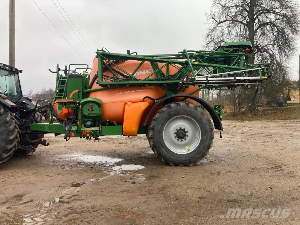 Amazone UX 5200 Çekilir pülverizatörler