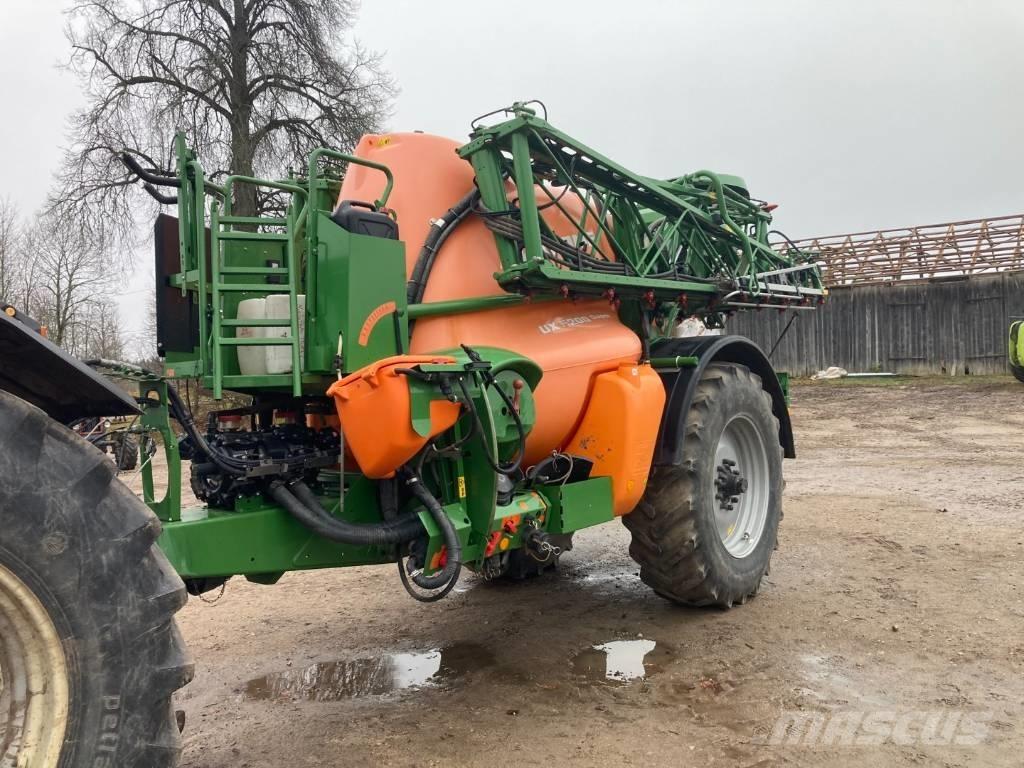 Amazone UX 5200 Çekilir pülverizatörler