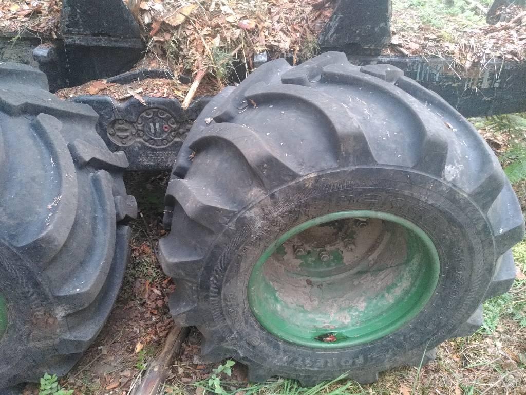HSM 208 F Tomruk yükleyici traktörler