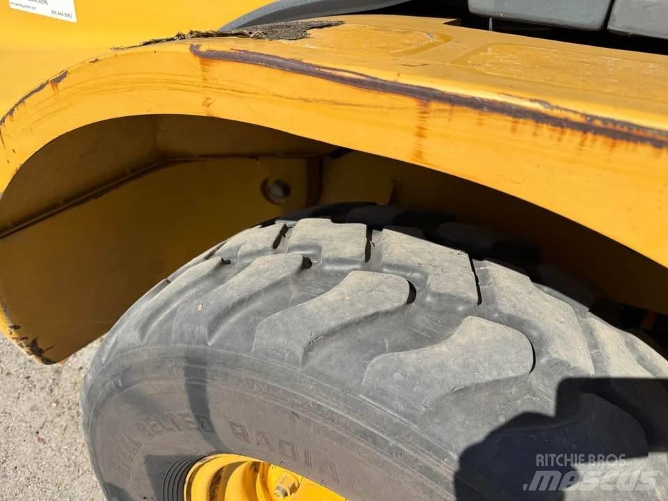 John Deere 244 J Tekerlekli yükleyiciler