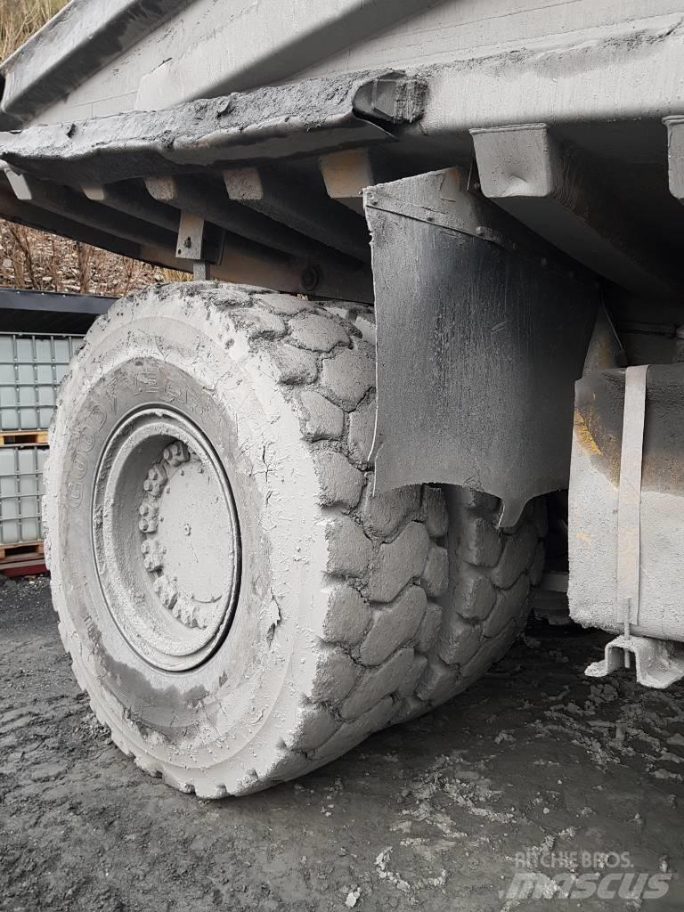 Komatsu HD 465-5 Yol disi kaya kamyonu