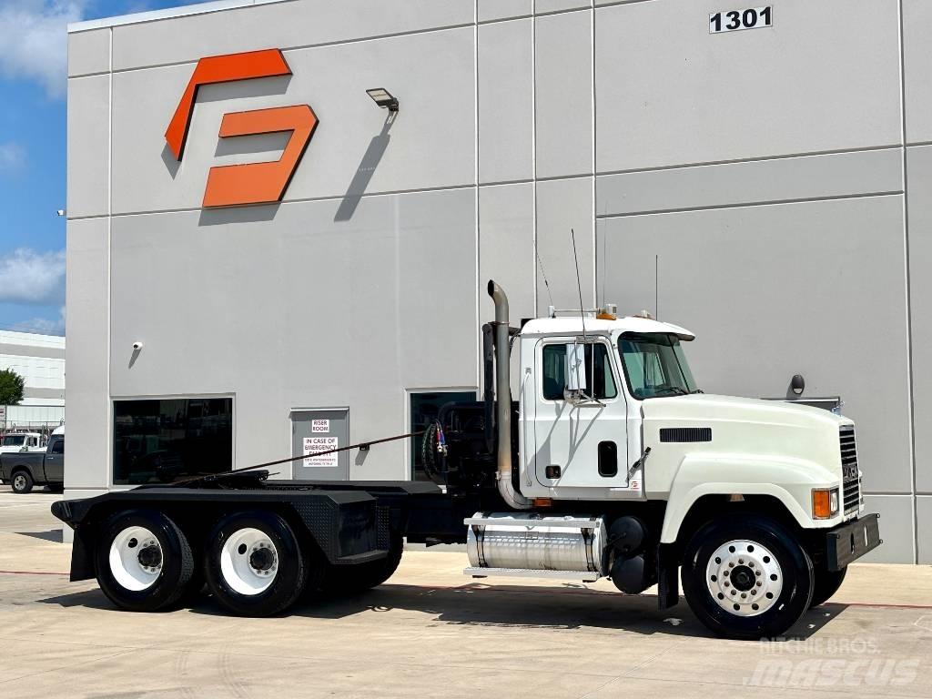 Mack CH 613 Kurtaricilar
