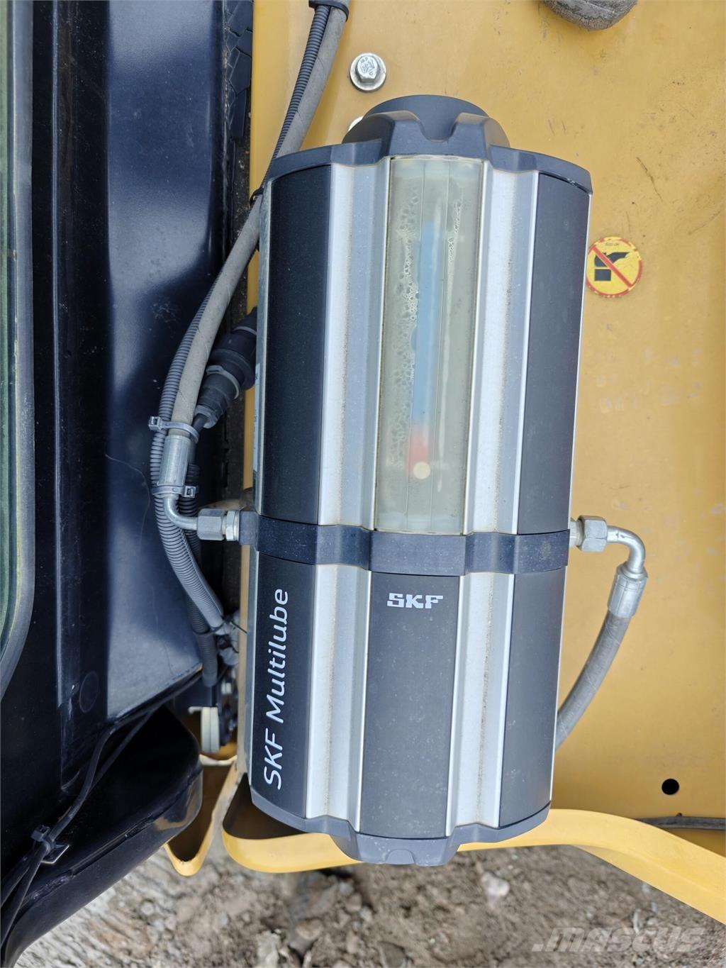 CAT 323 Paletli ekskavatörler