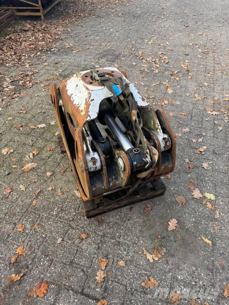 Komatsu G36 Polipler