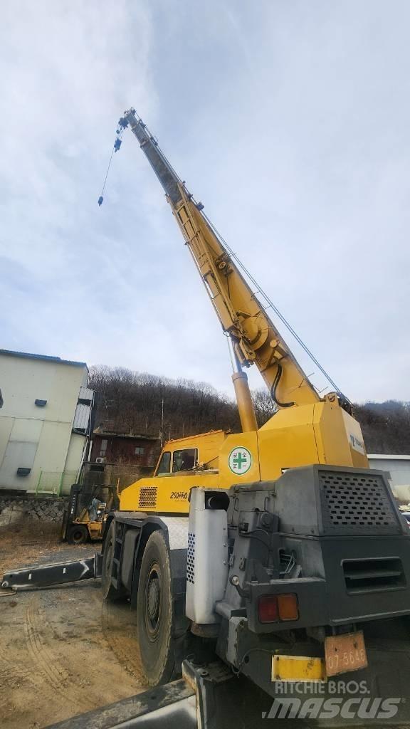 Tadano TR250M-5 Arazi Tipi Vinçler (RT)