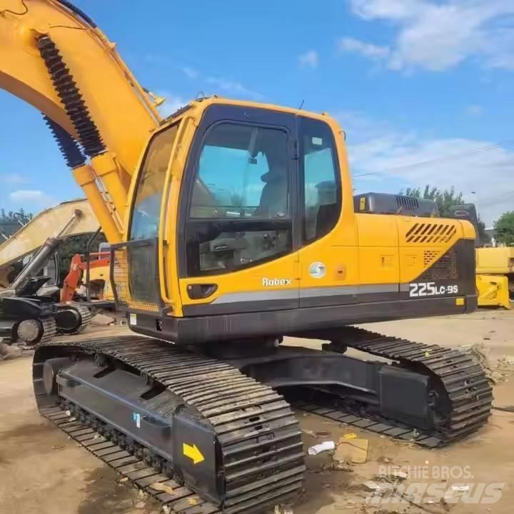 Hyundai 225 Paletli ekskavatörler