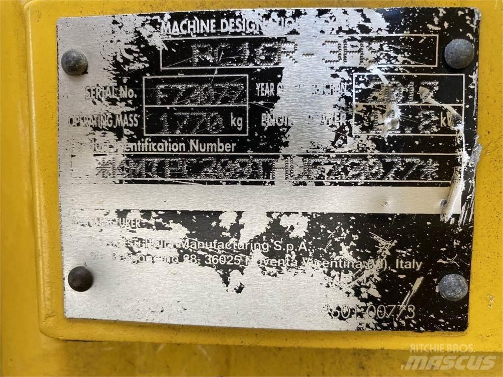 Komatsu PC16R-3HS Lastik tekerli ekskavatörler