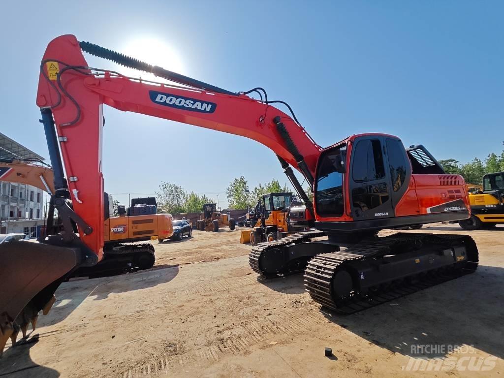 Doosan DX 225 LC Paletli ekskavatörler
