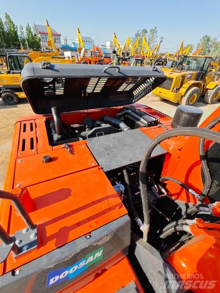Doosan DX 225 LC Paletli ekskavatörler