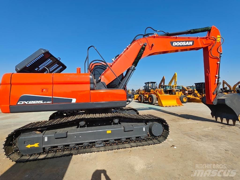 Doosan DX 225 LC Paletli ekskavatörler