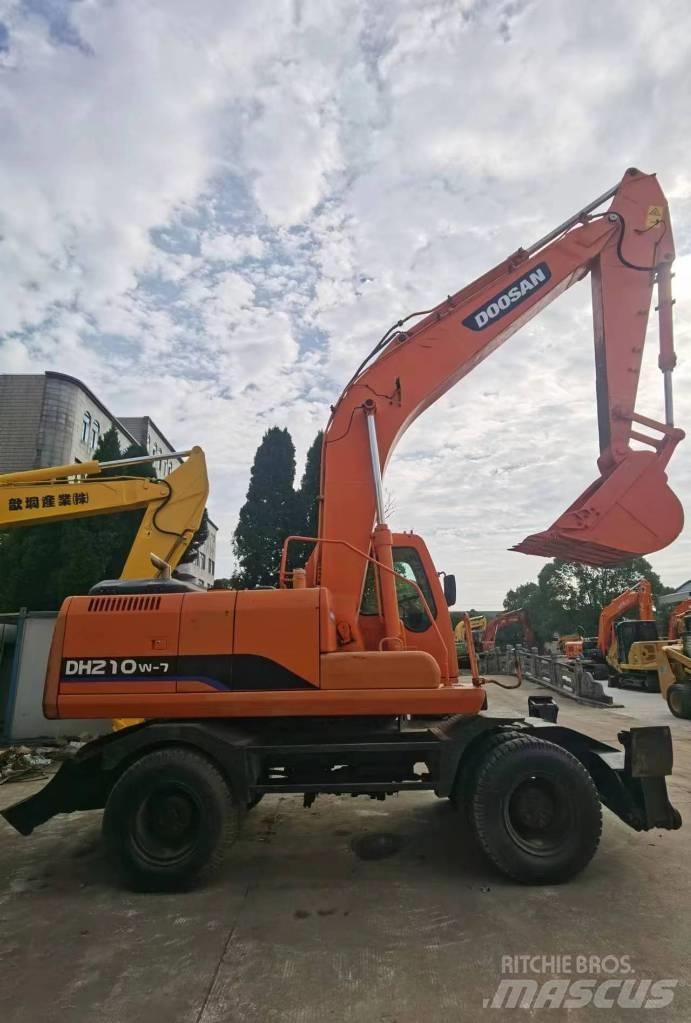 Doosan DH 210 W-7 Lastik tekerli ekskavatörler