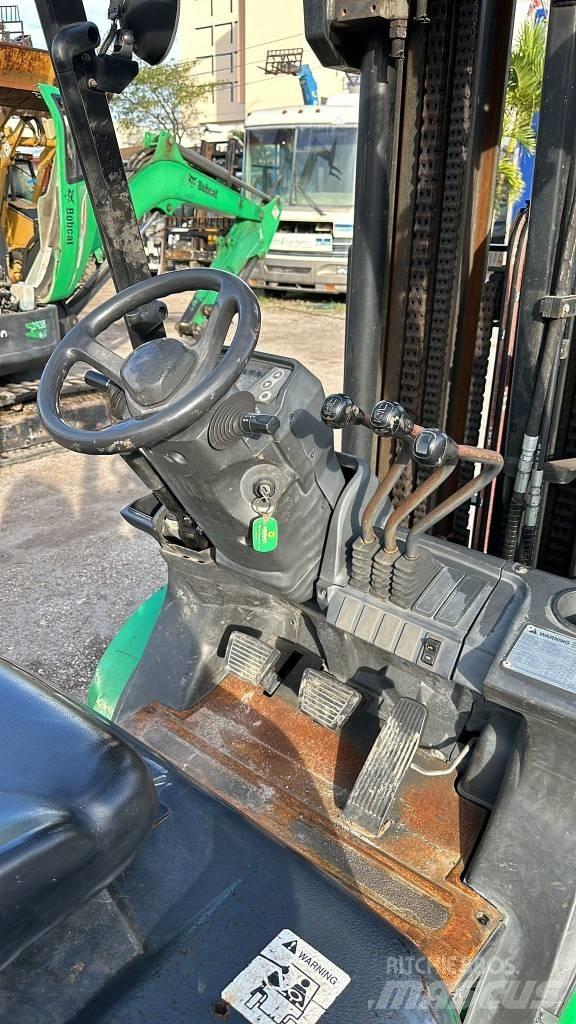 Mitsubishi FG30N Diger
