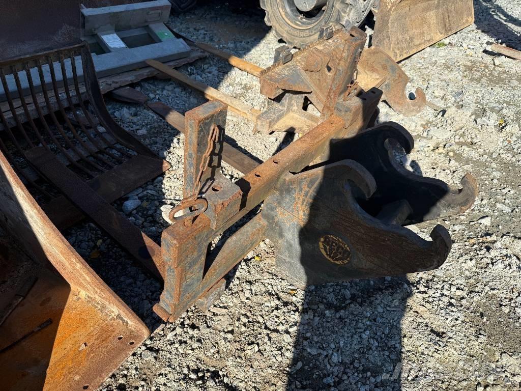 Mecalac 7 MWR Lastik tekerli ekskavatörler