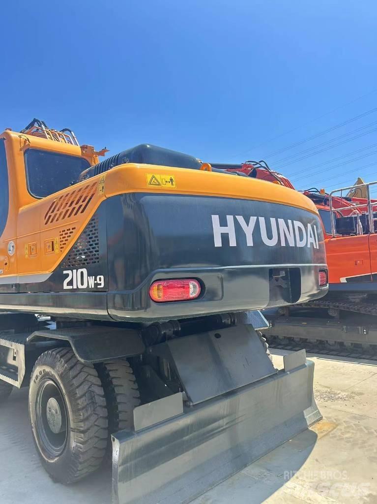 Hyundai R210W-9 Lastik tekerli ekskavatörler