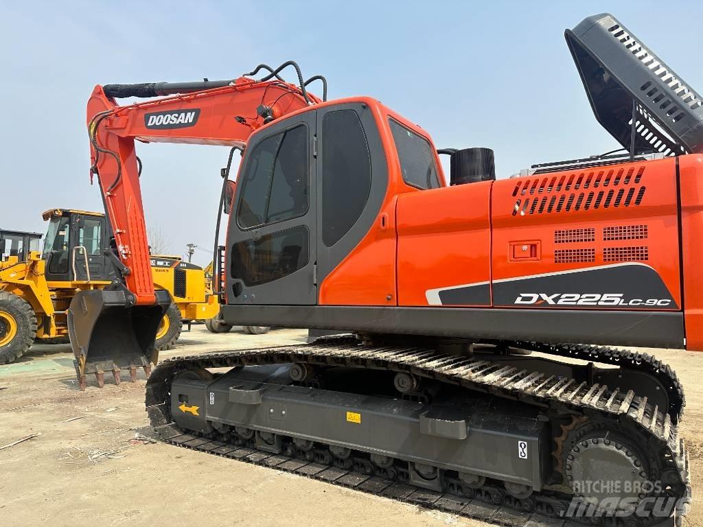 Doosan DX 225LC-9C Paletli ekskavatörler