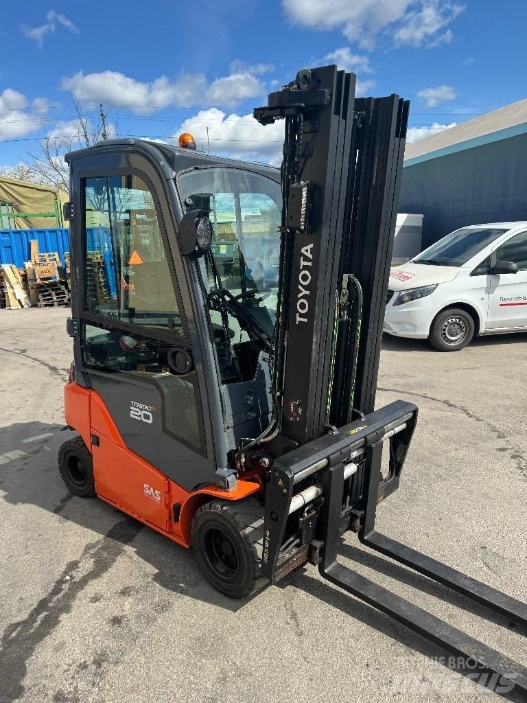 Toyota 8FBMK20T Elektrikli forkliftler