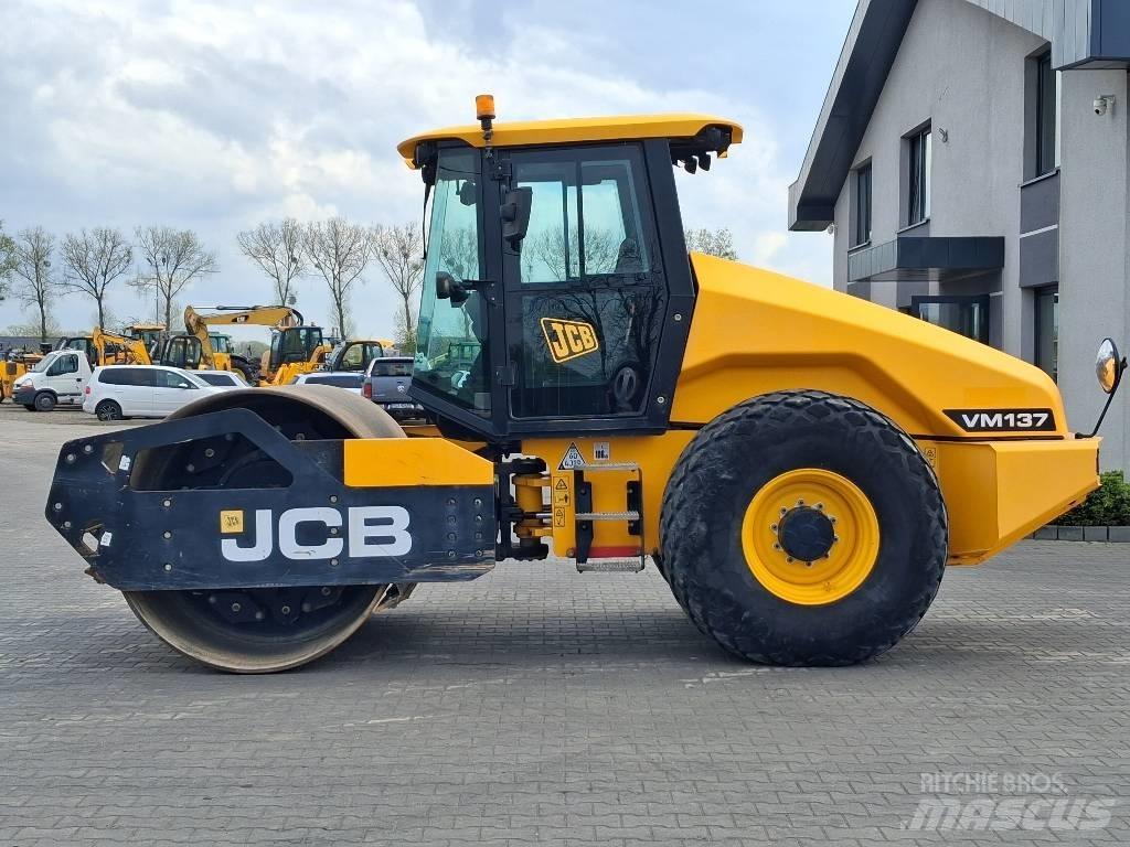 JCB VM 137 Tek tamburlu silindirler