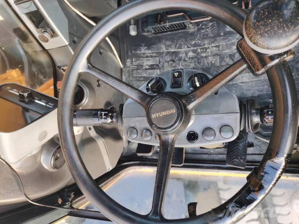 Hyundai R210W-7 Lastik tekerli ekskavatörler