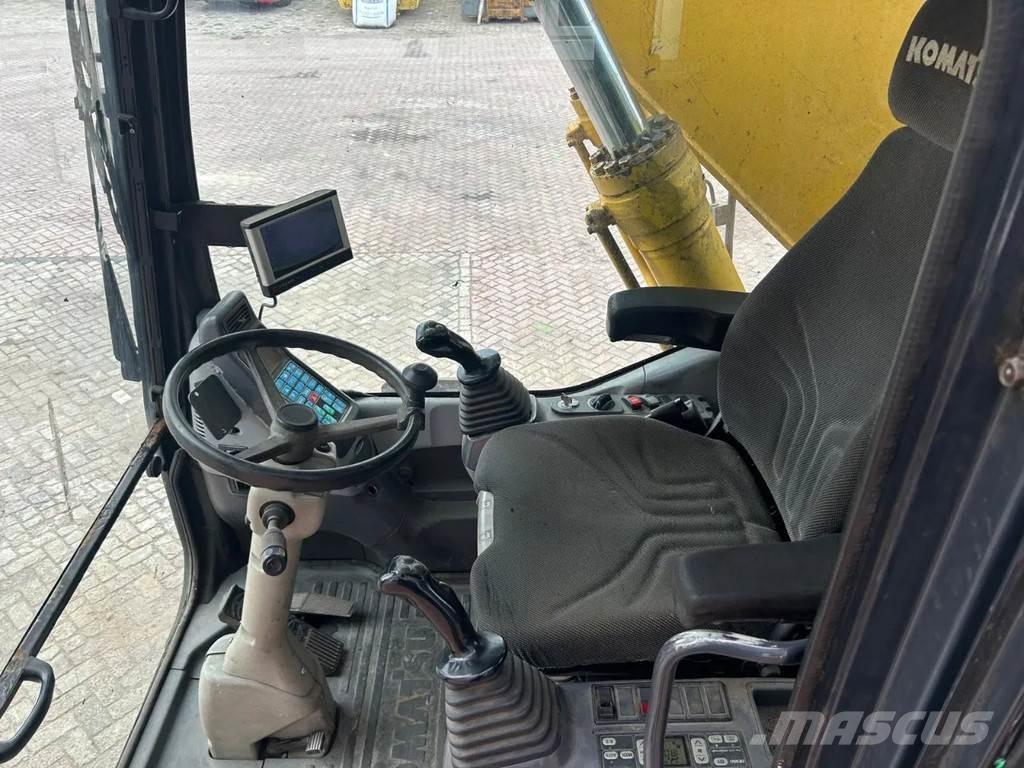Komatsu PW200 Lastik tekerli ekskavatörler