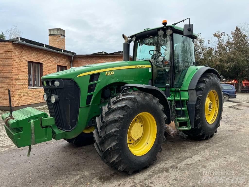 John Deere 8330 Traktörler