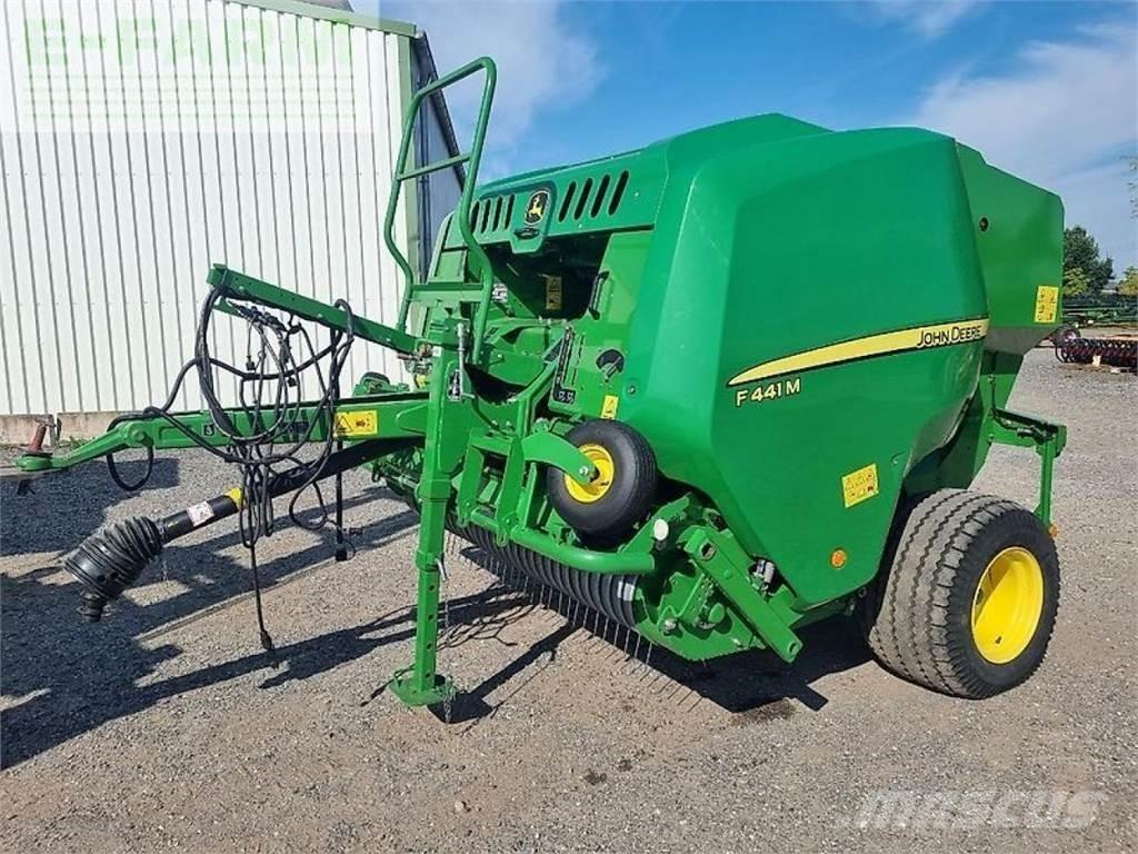 John Deere f441m Küp balya makinalari