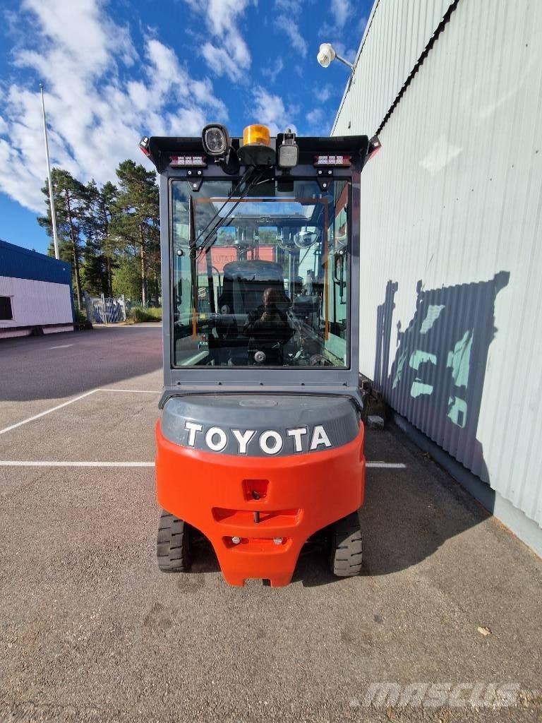 Toyota 8 FBMKT 30 Elektrikli forkliftler