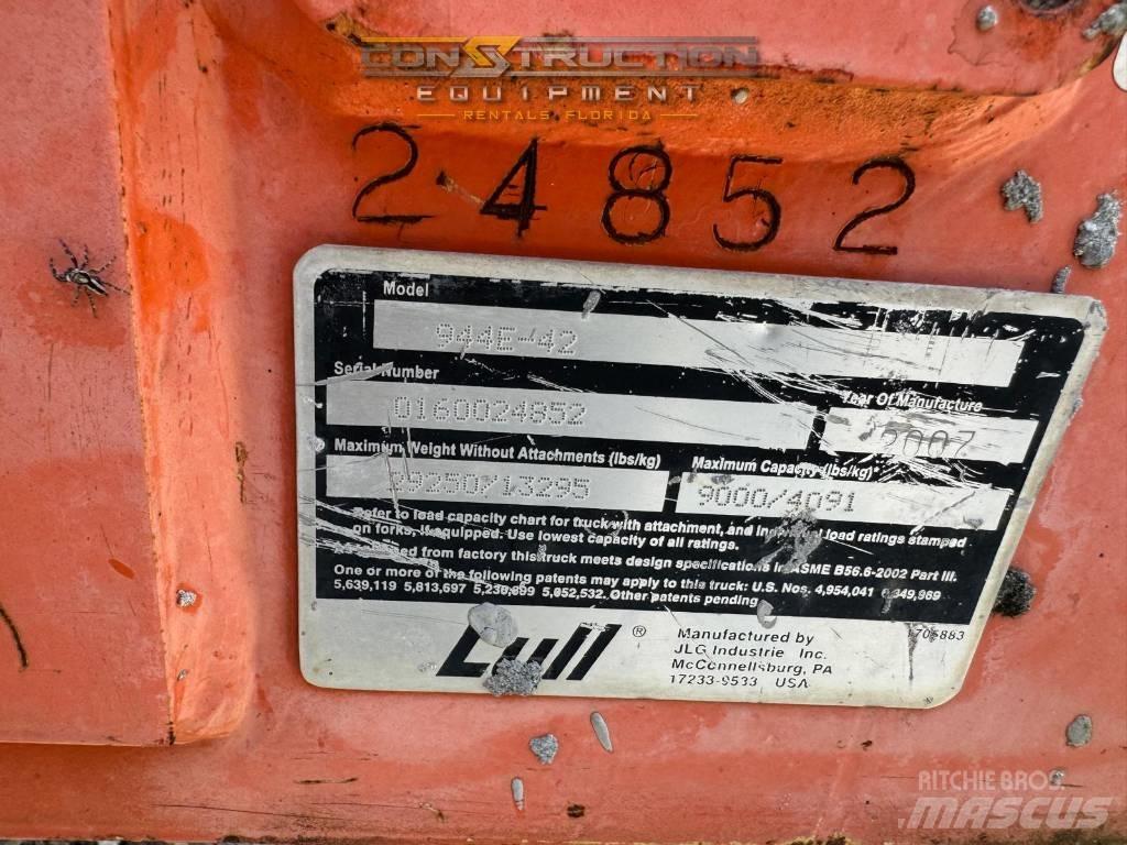 JLG 944 E-42 Diger