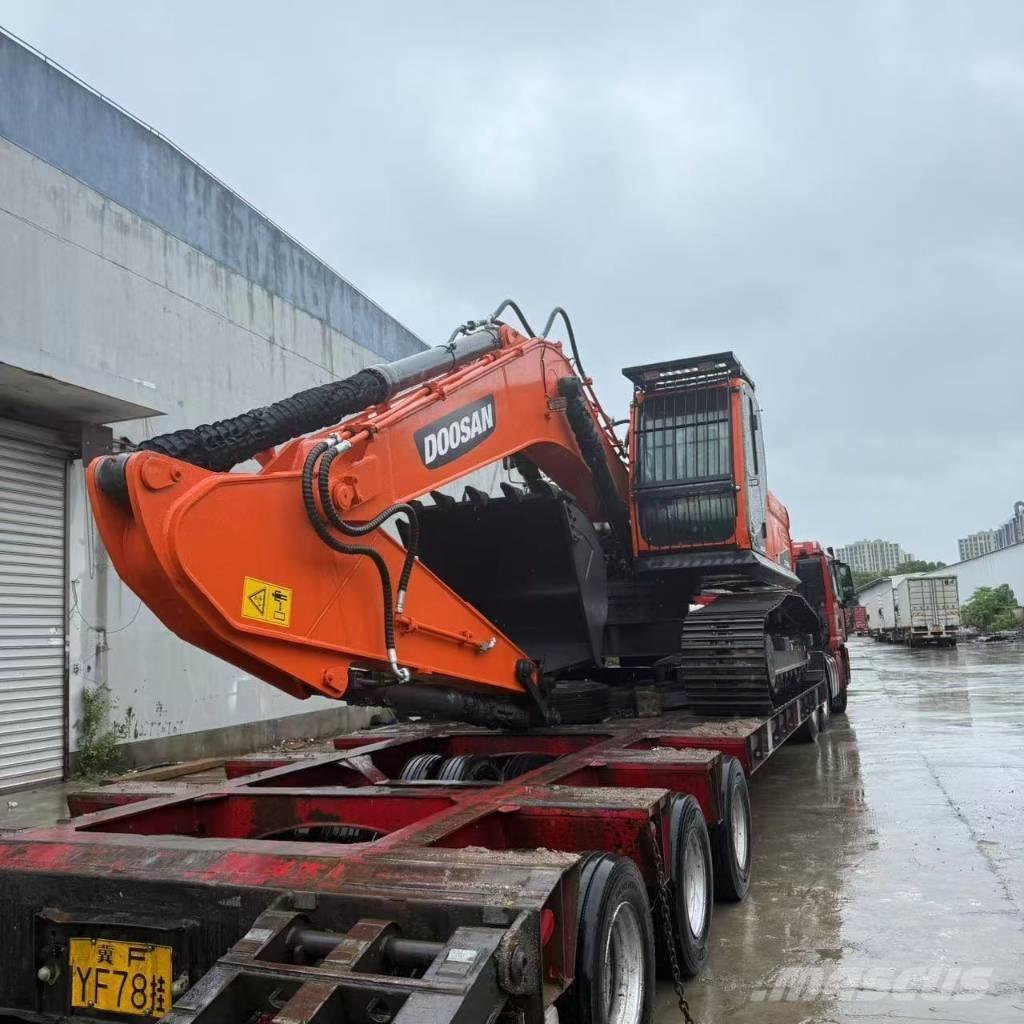 Doosan DX 225 LCA Paletli ekskavatörler