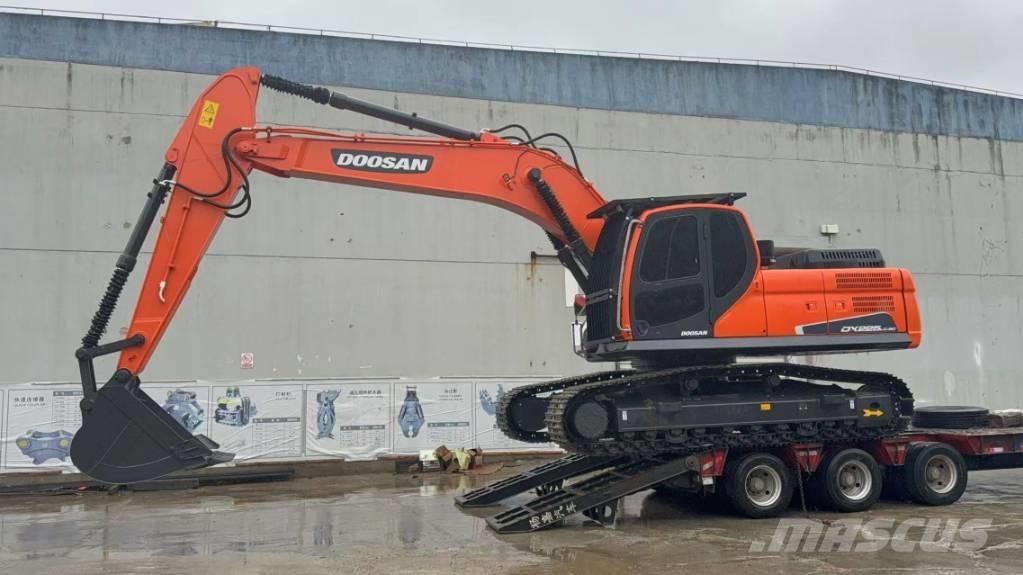 Doosan DX 225 LCA Paletli ekskavatörler