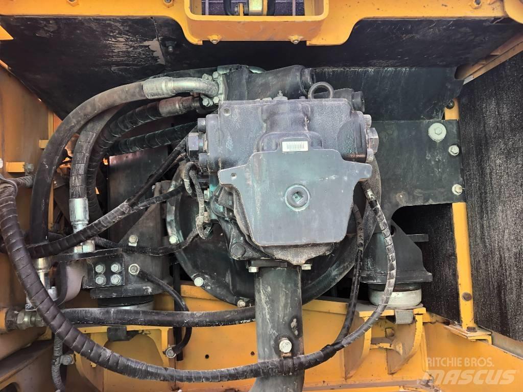 Komatsu 350 Paletli ekskavatörler
