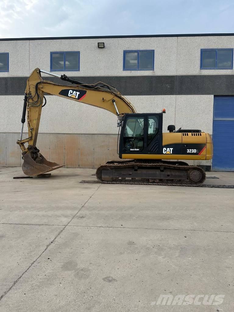 CAT 323 D LN Paletli ekskavatörler