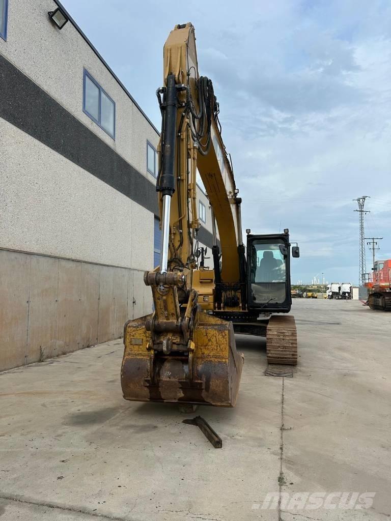 CAT 323 D LN Paletli ekskavatörler