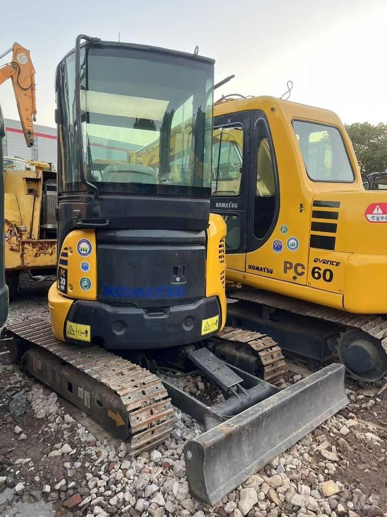 Komatsu PC 30 Paletli ekskavatörler