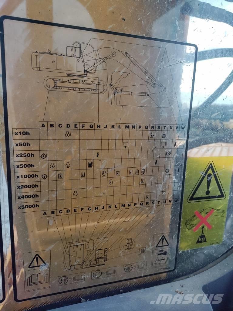 JCB JS 240 N LC Paletli ekskavatörler