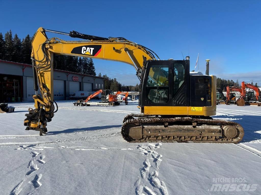 CAT 325 FL CR Paletli ekskavatörler