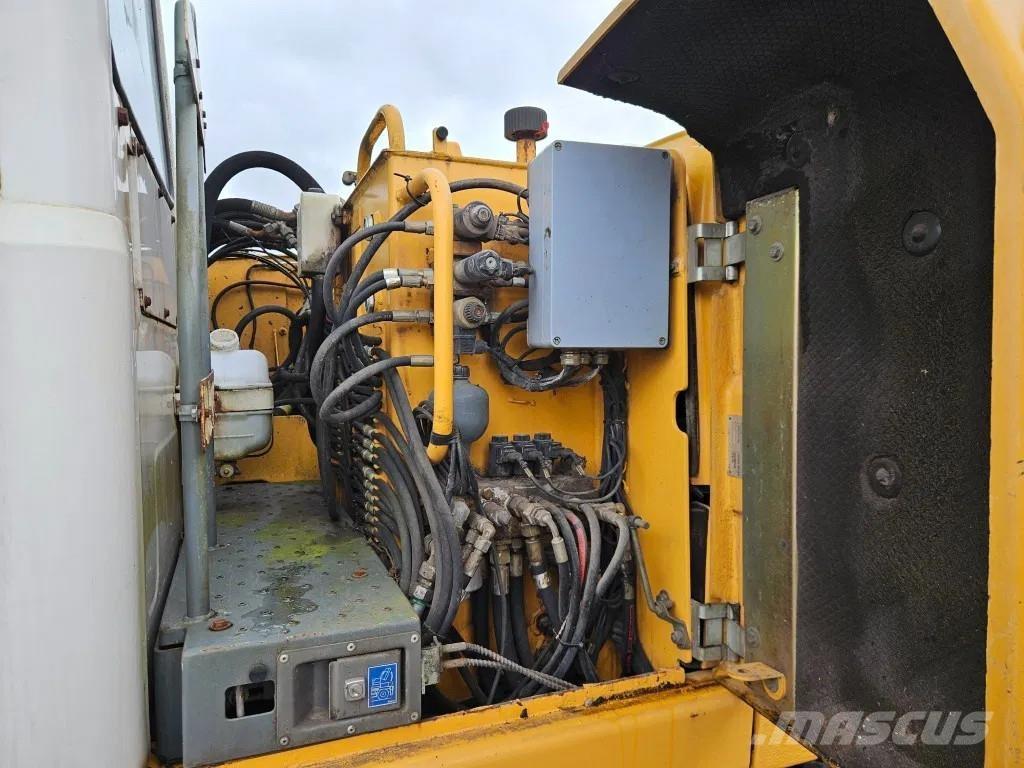 Liebherr A 314 Lastik tekerli ekskavatörler