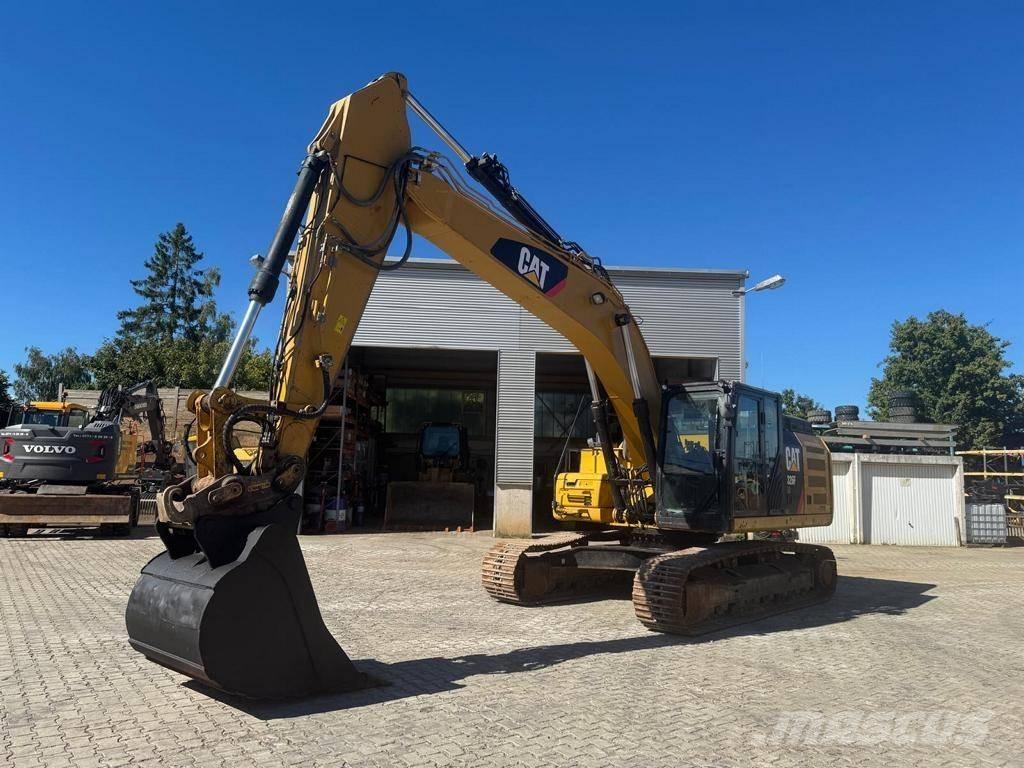 CAT 326 F LN Paletli ekskavatörler