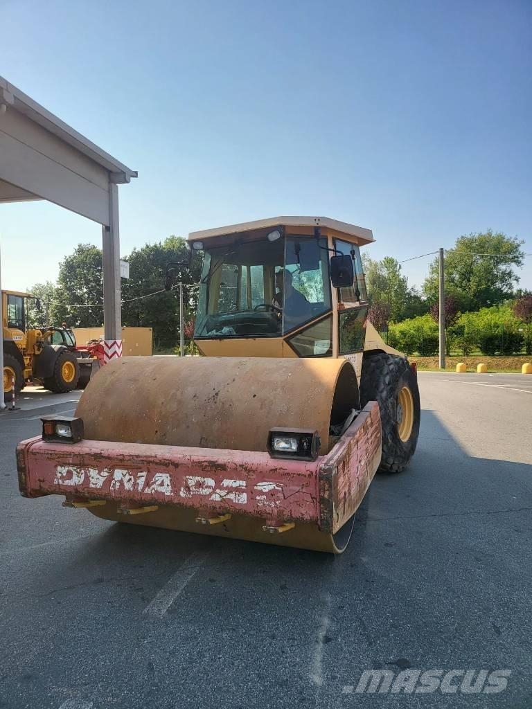 Dynapac CA 302 D Tek tamburlu silindirler