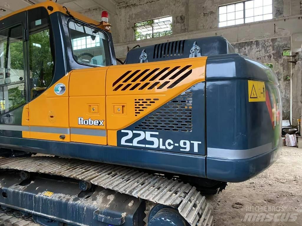 Hyundai 225LC-9 Paletli ekskavatörler