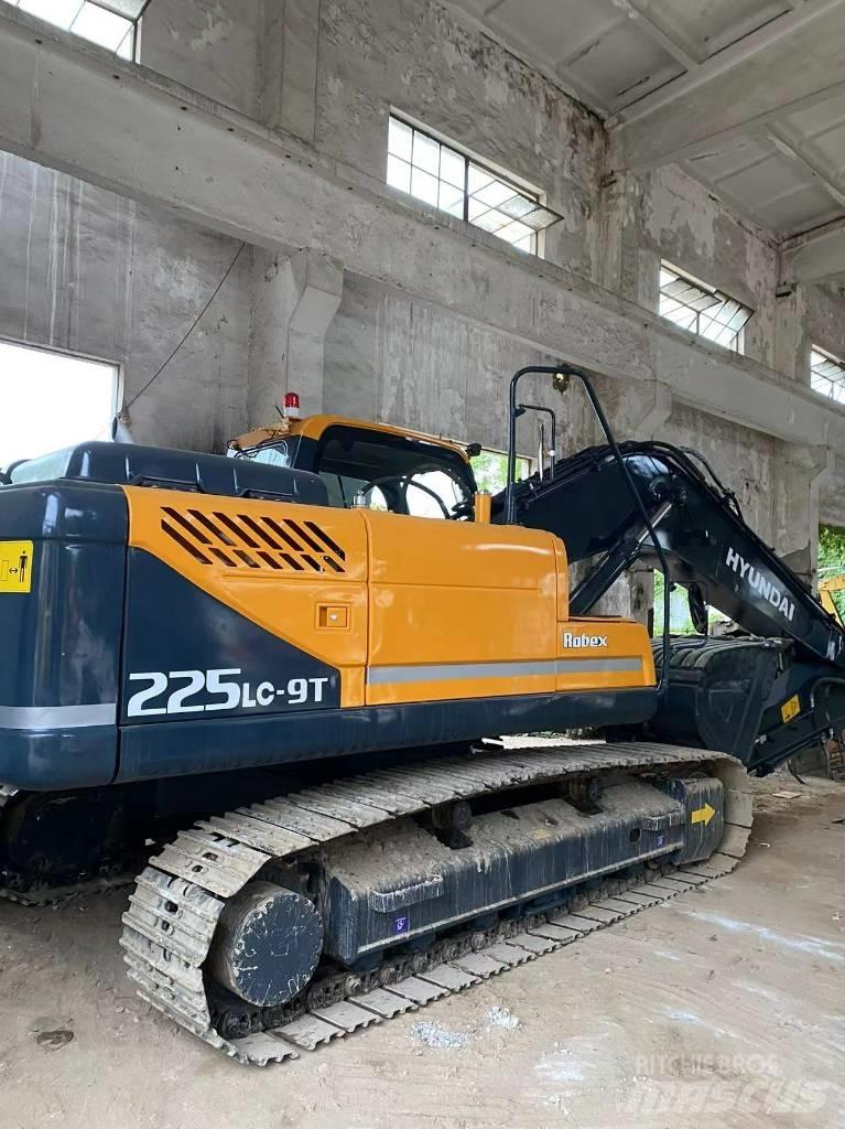 Hyundai 225LC-9 Paletli ekskavatörler