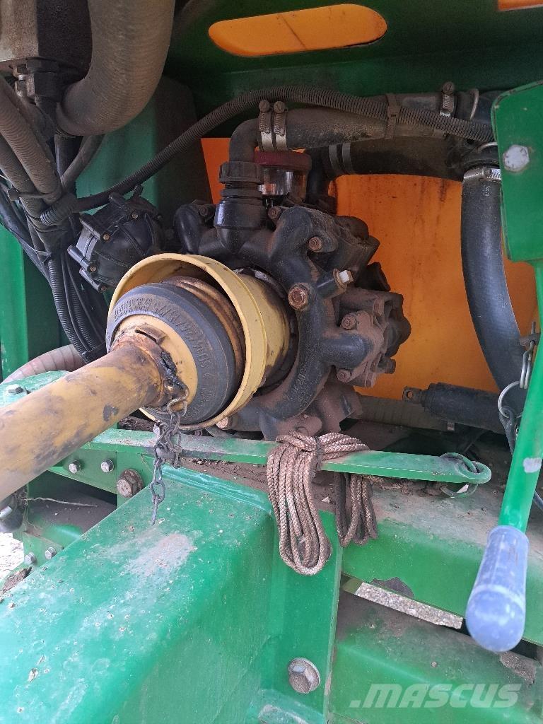 John Deere 732 Çekilir pülverizatörler