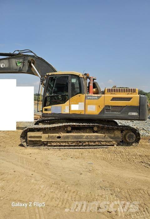 Volvo EC 300 D Paletli ekskavatörler