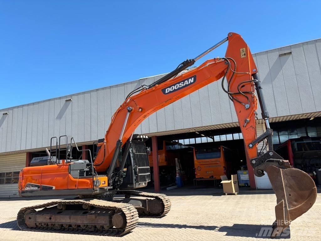 Doosan DX 255 NLC-5 Paletli ekskavatörler