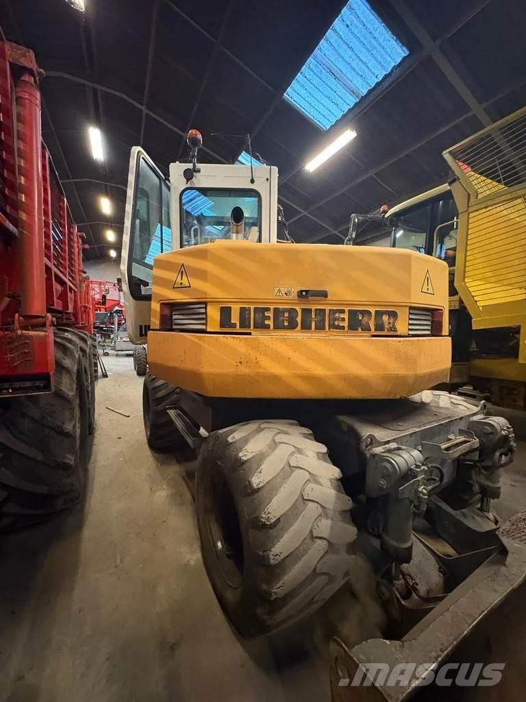 Liebherr A308 Lastik tekerli ekskavatörler