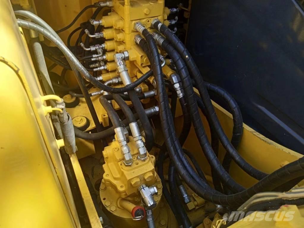 Komatsu PC130-7 Paletli ekskavatörler