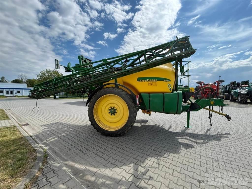 John Deere 740i Çekilir pülverizatörler