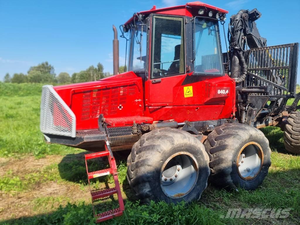 Komatsu 840.4 Tomruk yükleyici traktörler