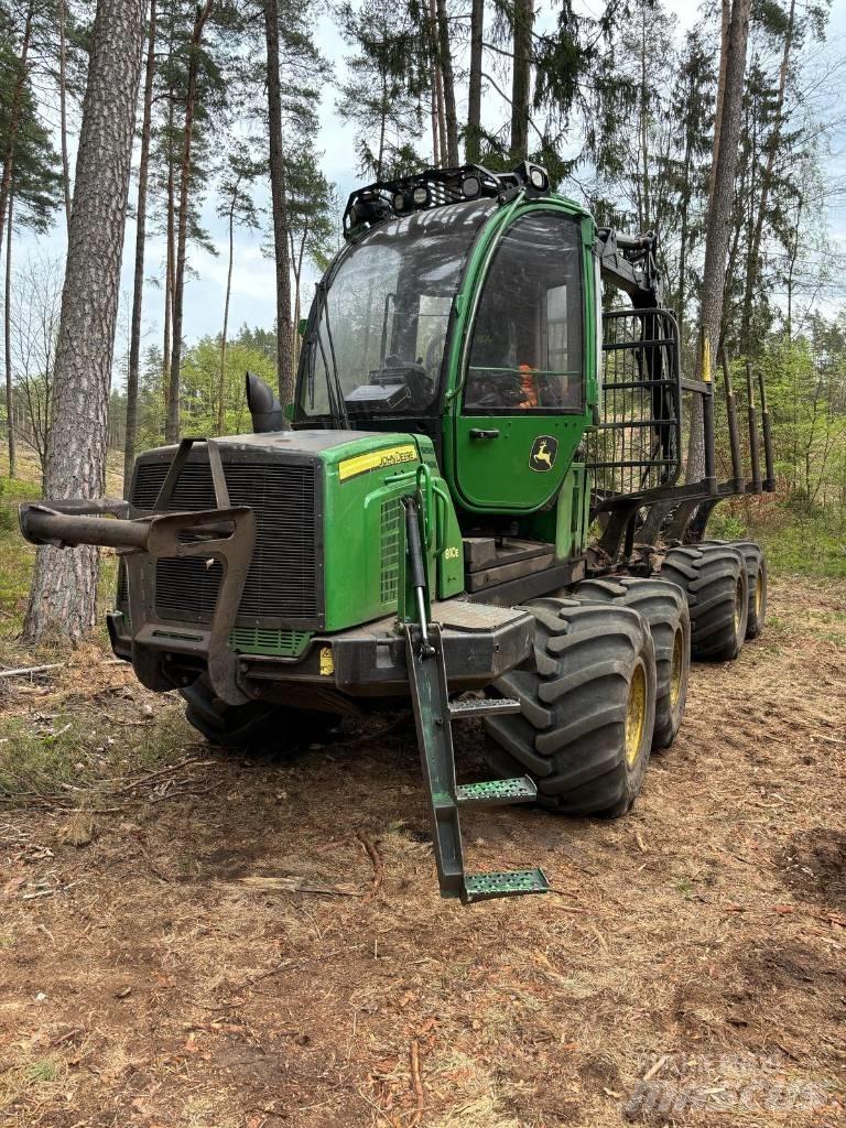 John Deere 810 E Tomruk yükleyici traktörler